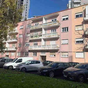 apartamento-acolhedor-no-bairro-de-alvalade.hotels-lisbon-portugal.com/